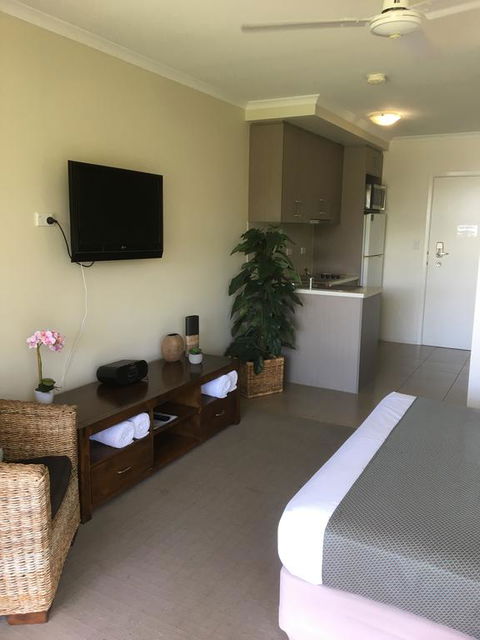 Airlie Central Apartments - Accommodation Search 0