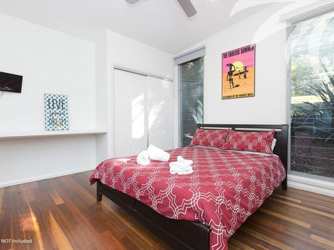 Akama - Accommodation Search 1
