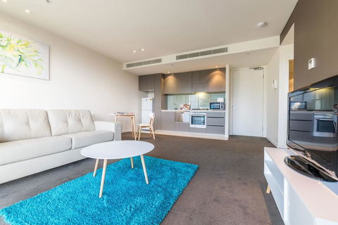 Albert Park City View Stylish 1 Bedroom Apartment - Accommodation Search 1
