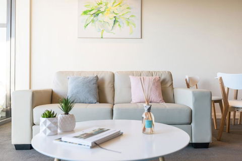 Albert Park City View Stylish 1 Bedroom Apartment - Accommodation Search 2