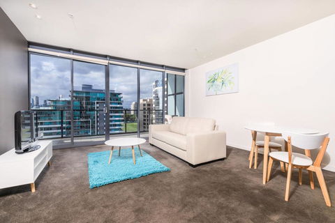 Albert Park City View Stylish 1 Bedroom Apartment - Accommodation Search 3
