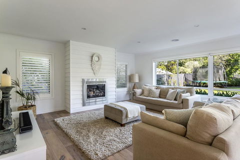 ALLAMBEA - MOUNT ELIZA - Accommodation Search 1