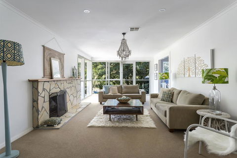 ALLAMBEA - MOUNT ELIZA - Accommodation Search 2