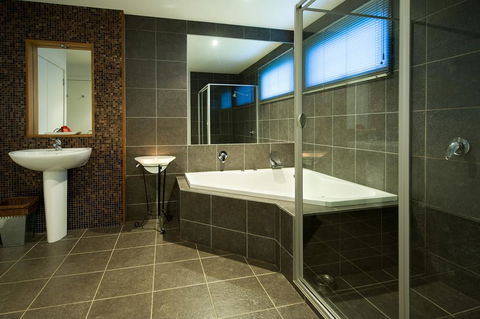 Alofi - Accommodation Search 2