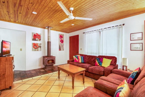 Amaroo - Rainbow Shores Room For Everyone And Walk To Beach - Accommodation Search 2