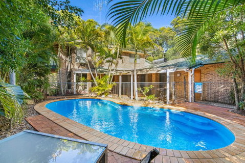 Amaroo - Rainbow Shores Room For Everyone And Walk To Beach - Accommodation Search 0