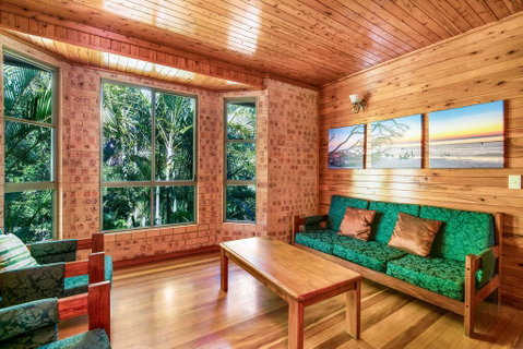 Amaroo - Rainbow Shores Room For Everyone And Walk To Beach - Accommodation Search 3