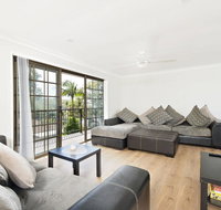 Amaroo Retreat  Fingal Bay - Accommodation Search