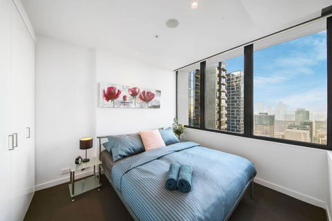 An Exquisite 2BR Apt With Stunning City Views - Accommodation Search 1