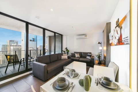 An Exquisite 2BR Apt With Stunning City Views - Accommodation Search 2