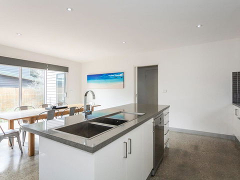 ANGLE BY THE SEA - Anglesea - Accommodation Search 1