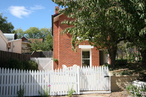 Annies Garden Cottage - Accommodation Search 0