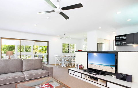 Apartment 1 - 20 Viewland Drive - Accommodation Search 1