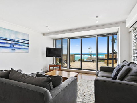 APARTMENT 12 PACIFIC APARTMENTS- Across From The Pier - Accommodation Search 3