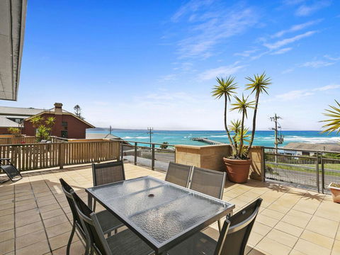 APARTMENT 12 PACIFIC APARTMENTS- Across From The Pier - Accommodation Search 0