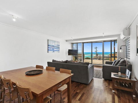 APARTMENT 12 PACIFIC APARTMENTS- Across From The Pier - Accommodation Search 1