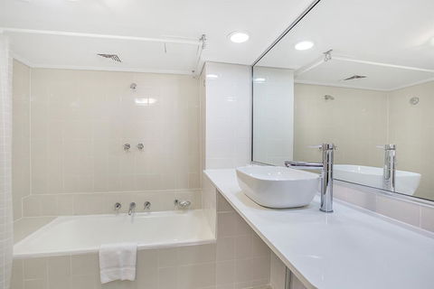 Apartment At College St - Accommodation Search 3