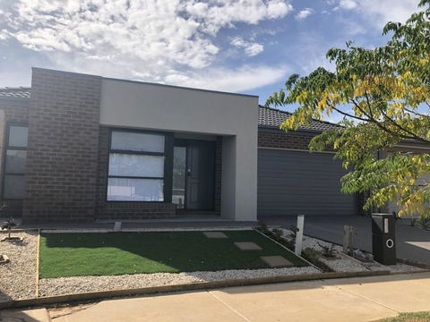 Apple House Tarneit North - Accommodation Search 0