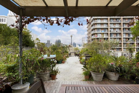 Apt - Art Deco Studio B - Accommodation Search 2