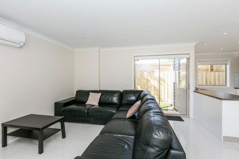 Aquilla Townhouse 6 - Accommodation Search 3