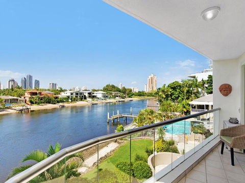 Arc Resort Stunning 3 Bedroom In Broadbeach - Accommodation Search 2