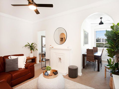 ART DECO DELIGHT-hosted By:L'Abode - Accommodation Search 0