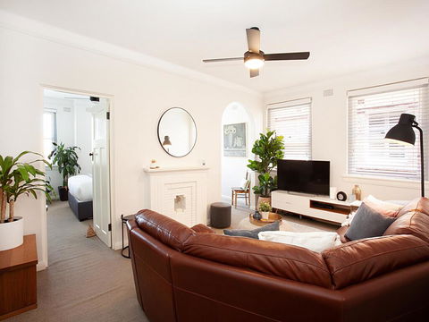 ART DECO DELIGHT-hosted By:L'Abode - Accommodation Search 1