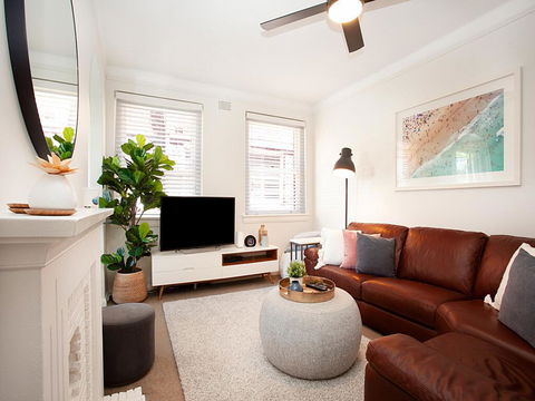 ART DECO DELIGHT-hosted By:L'Abode - Accommodation Search 2