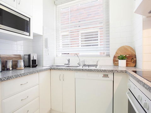 ART DECO DELIGHT-hosted By:L'Abode - Accommodation Search 3