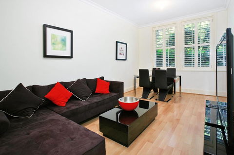 Art Deco In The Cul-de-Sac - Spacious Executive 1BR Potts Point Apartment In Quiet Cul-de-Sac - Accommodation Search 0