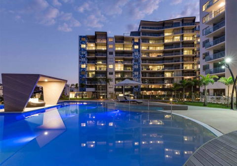 Art-Inspired, Designer APT In The Vibrant Area - Accommodation Search 2