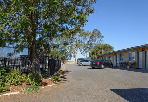 Artesian Motor Inn - Accommodation Search 0