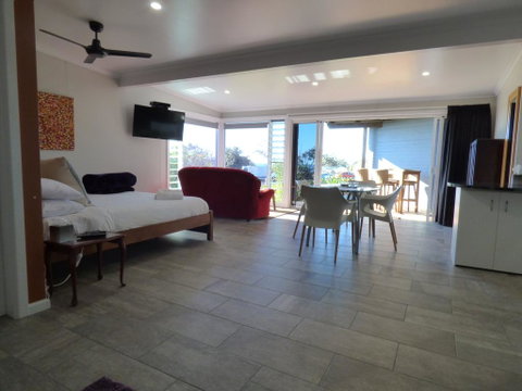 ArtHOUSE Beachfront Accommodation - Accommodation Search 3