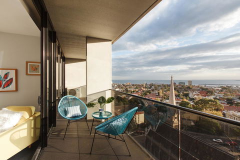 Ascent Apartment With Ocean Views By Ready Set Host - Accommodation Search 1
