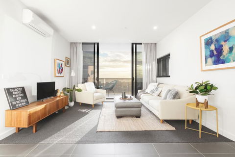 Ascent Apartment With Ocean Views By Ready Set Host - Accommodation Search 0