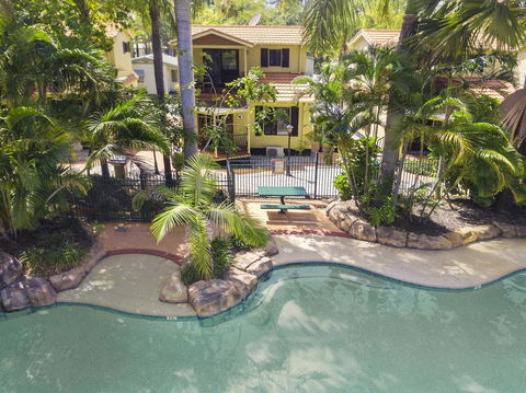 Ashmore Palms Holiday Village - Accommodation Search 0