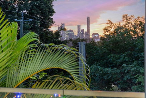 Luxurious Living - 3Bed-3Bath-1Car-Pool - Balmoral - Accommodation Search 3