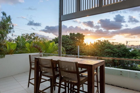 Luxurious Living - 3Bed-3Bath-1Car-Pool - Balmoral - Accommodation Search 2