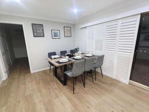 Luxury 3 BR House Near EMP - Accommodation Search 2