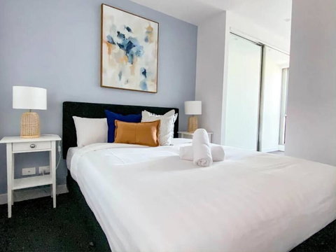 MA4004-1 BR, Lvl 40 Stylish Marco High Rise Home - Accommodation Search 1