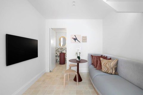 Luxury Designer Redfern House - Accommodation Search 1