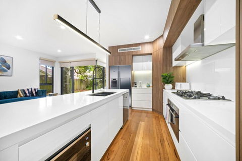 Luxury Retreat & Spacious 4BR House In Willoughby - Accommodation Search 2