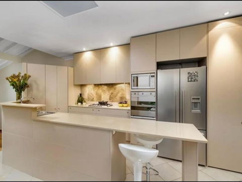 Luxury Retreat Home - 4bed House W/Parking - Mins From CBD - Accommodation Search 1