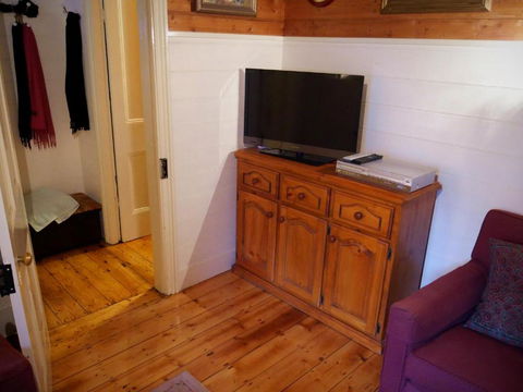 Lynden Cottage - Built 1884 In The Heart Of Town - Accommodation Search 1
