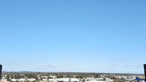 M-city Apartment - Executive Twin King Ensuites - Fully Equipped - Free Parking, Fast Wifi, Smart TV, Netflix, Complementary Drinks & Amenities - M-city Shopping Centre Clayton 3168 - Accommodation Search 1