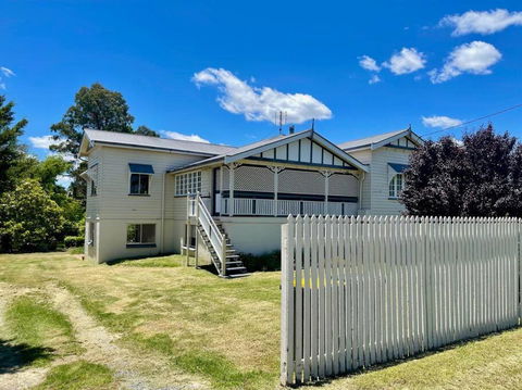 MAGNOLIA HOUSE ON THE CREEK - STANTHORPE - Accommodation Search 0