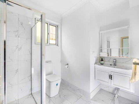 Malls At Doorstep 2-Bed Unit In Heart Of Cannon Hill - Accommodation Search 3