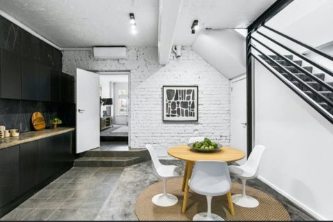 MANHATTAN STYLE 3 STORY LUXURY IN ST PETERS - Accommodation Search 1