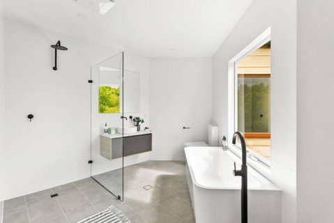 MANHATTAN STYLE 3 STORY LUXURY IN ST PETERS - Accommodation Search 3