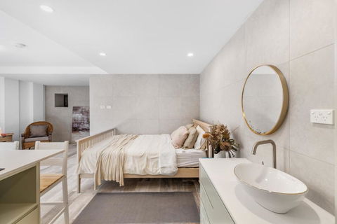 Modern Studio, Minutes To Ferry, City, CBD - Accommodation Search 2
